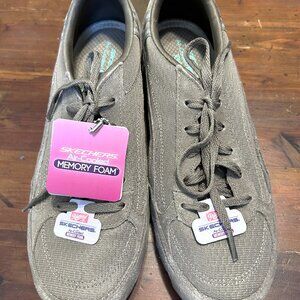 Women's 9.5 Skecher Sneakers